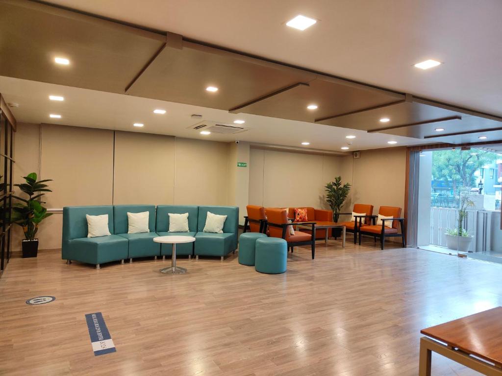 Kanak Beacon Hotel Ashram Road Ahmedabad フロント・ロビー