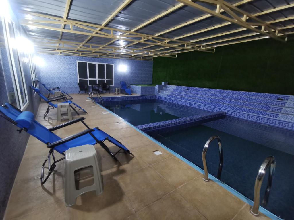 Swimming pool