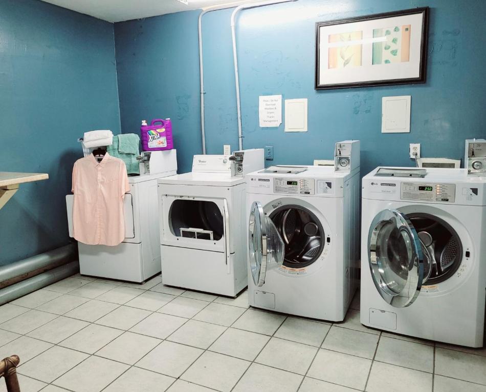 Best Price Motel & Suites photo