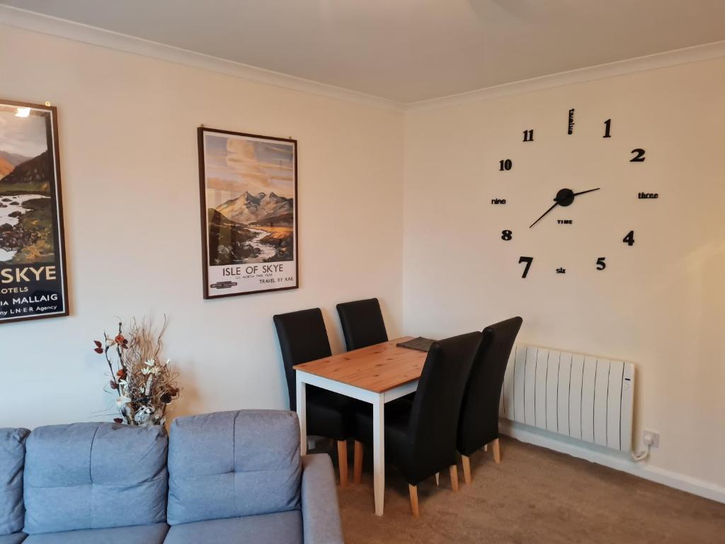 Modern Spacious Central Apartment, Portree