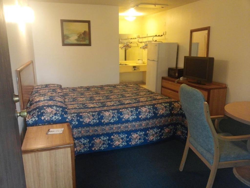 Evergreen Inn photo