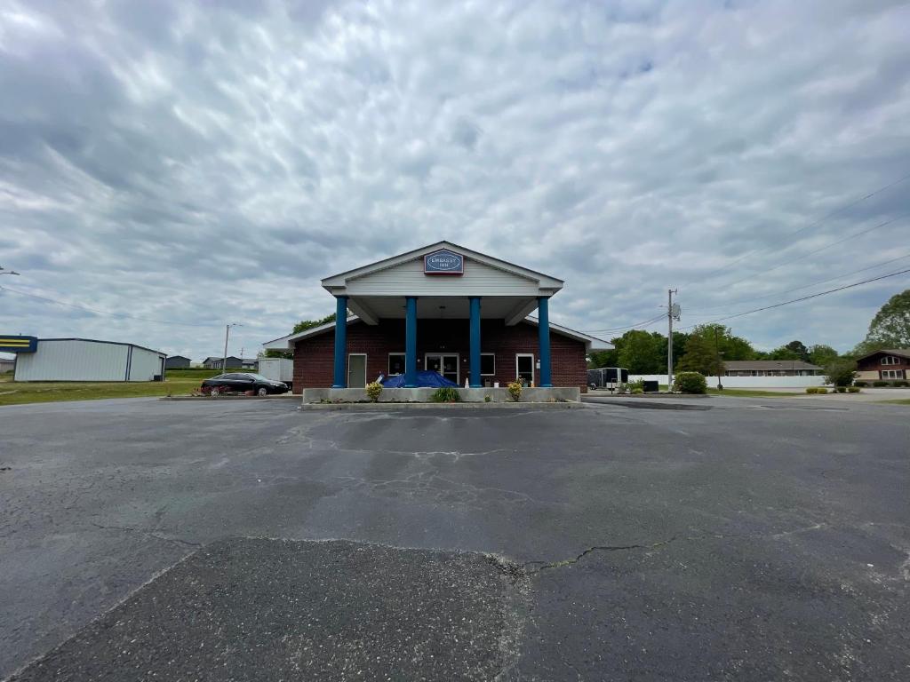 Embassy Inn - Hohenwald photo