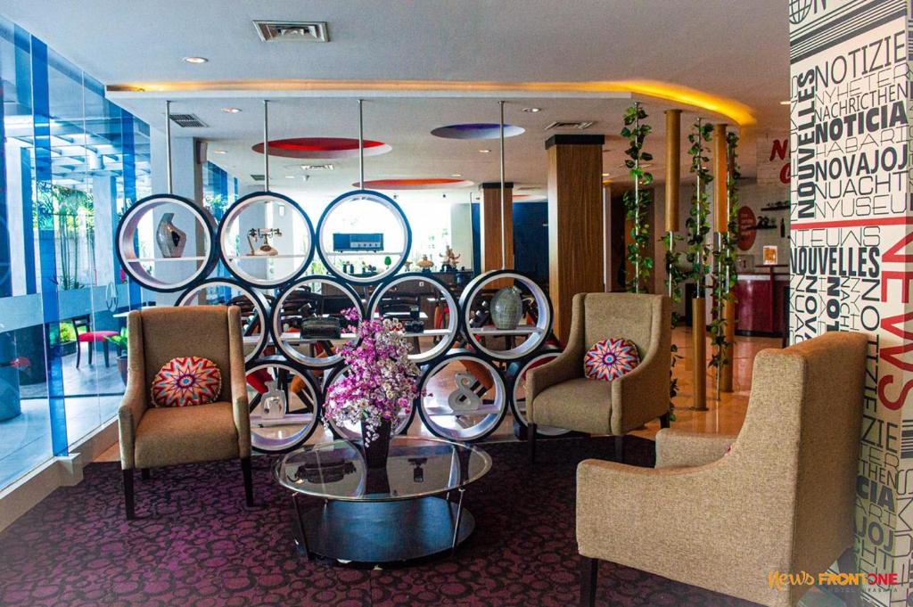 Lobby, News Hotel Surabaya in Surabaya