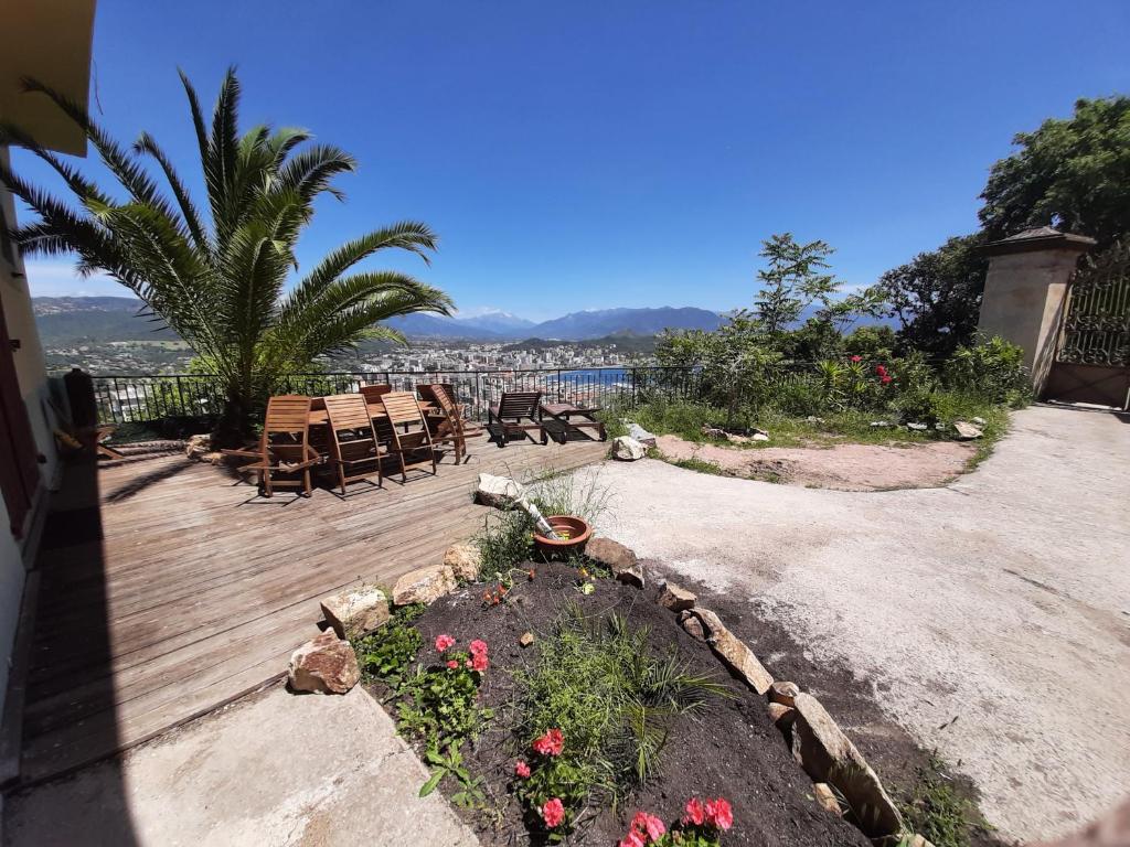 F3 FENETRE SUR JARDIN VUE MER ET MONTAGNE pour 4 VOYAGEURS - 2
