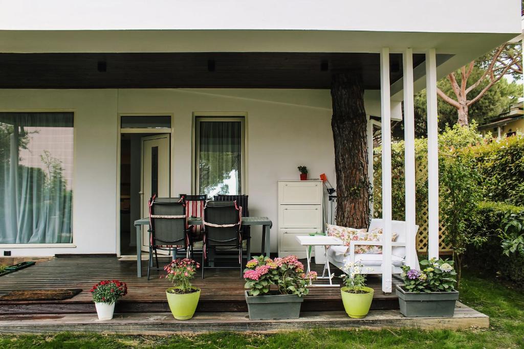 Ivy Lalzi Bay Beach House — Hotel in Plazhi San Pietro
