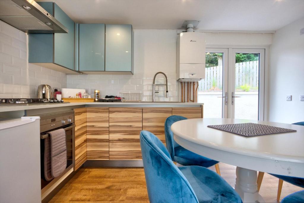 Charming 2-Bed Cottage in Inverness photo