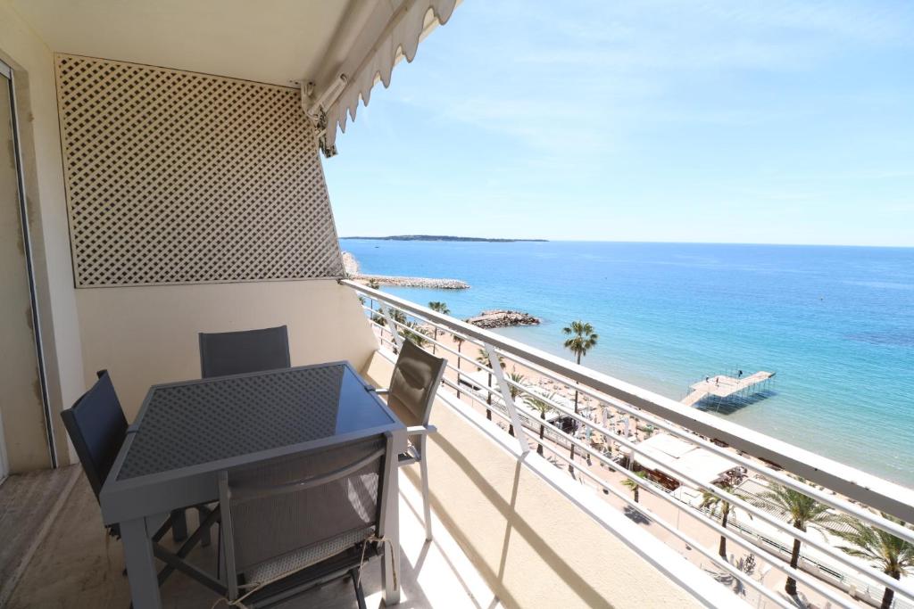 Amazing sea view 2 bedroom beach front 303 - 4