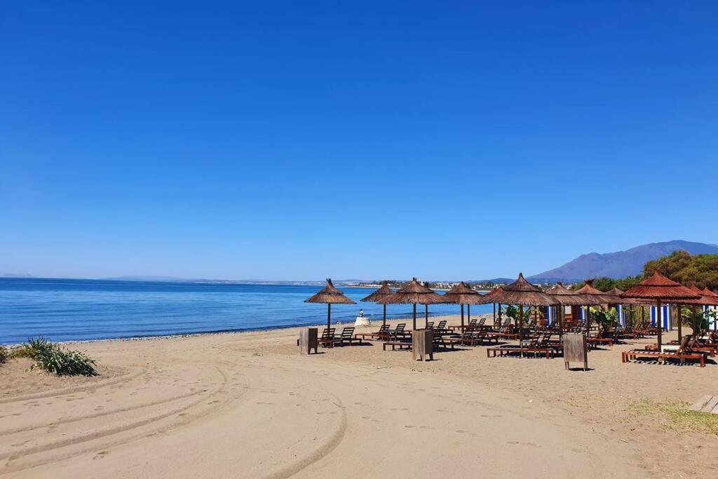 Large Ground Floor Apartment with Private Garden and Beach Access - 3