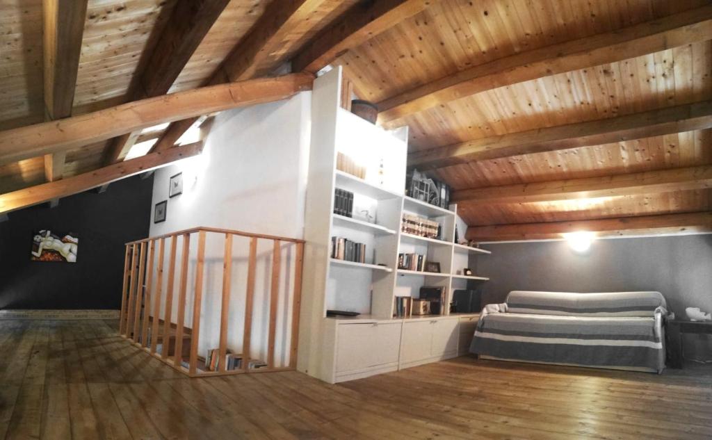 Cozy in the Center with Terrace - 4