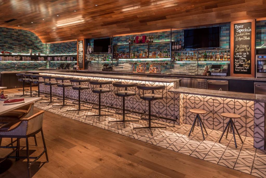 Portola Hotel And Spa Photo 17