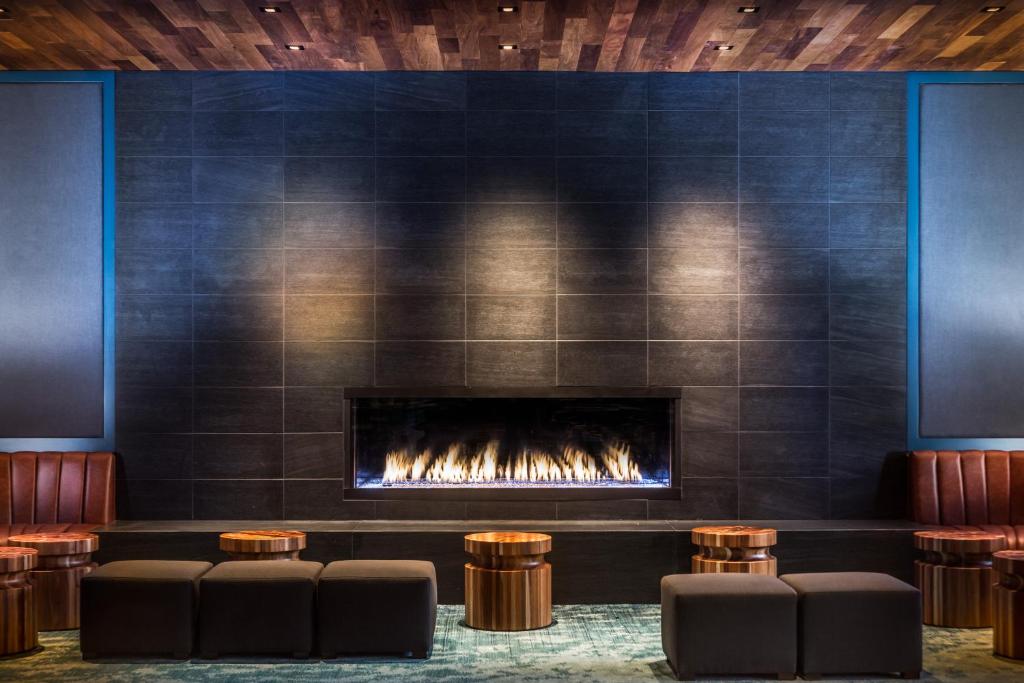 Portola Hotel And Spa Photo 18