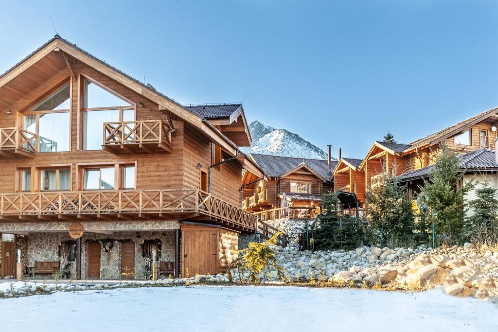 Chalets CEDER — Hotel in Tatranska Lomnica