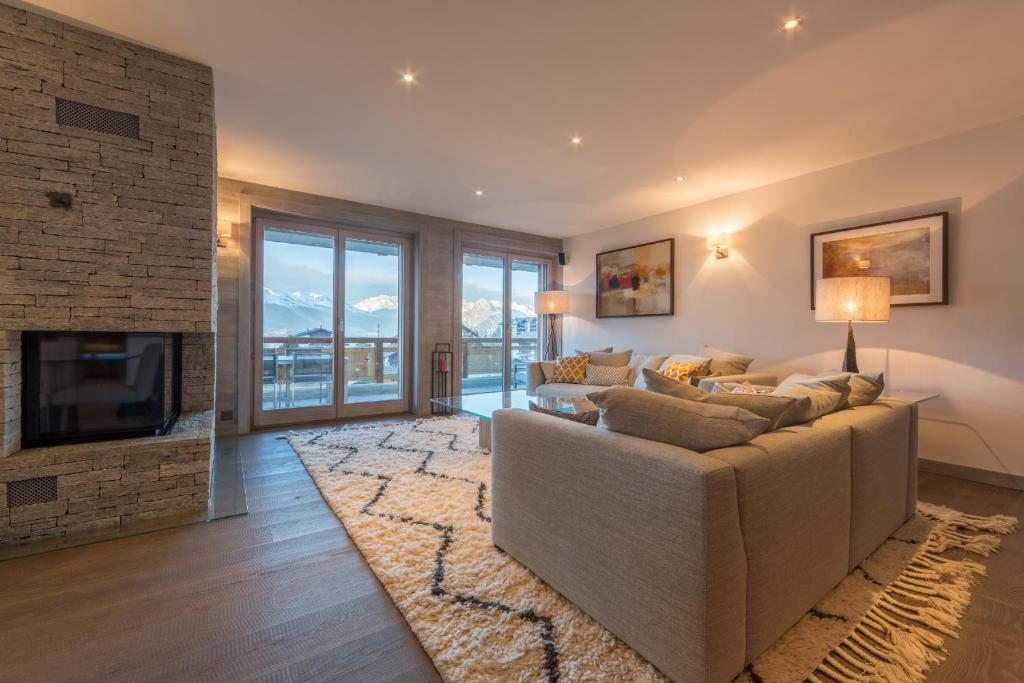 Shared lounge/TV area