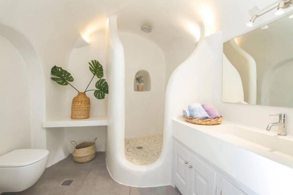 Twin Cave House photo