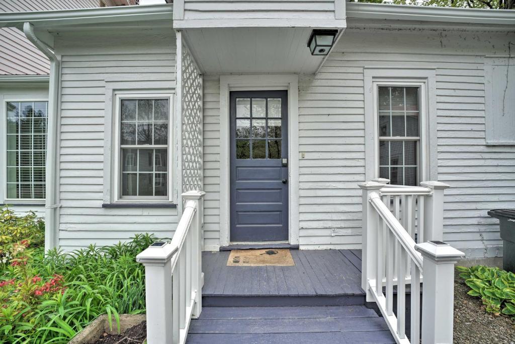 Romantic Country Apt by Lake Erie and Wineries!, Westfield