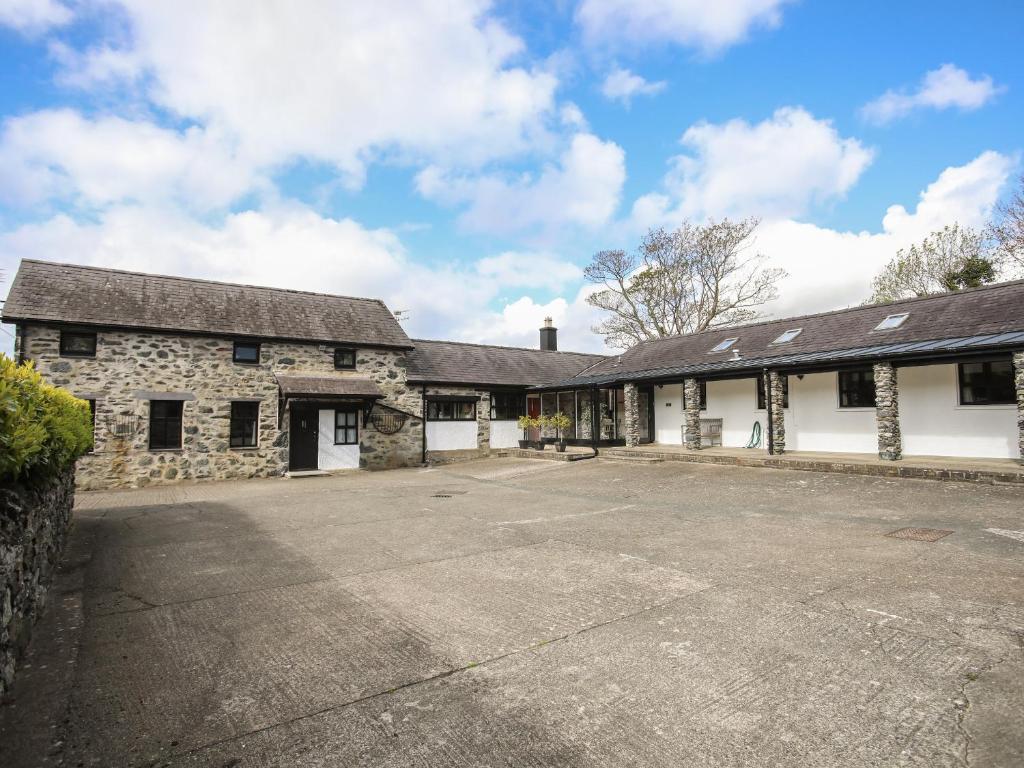 Bryn Eira Stables, Llanfairpwllgwyngyll