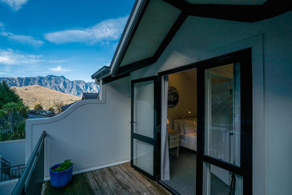 Alpine Loft with Jaw-dropping View! photo