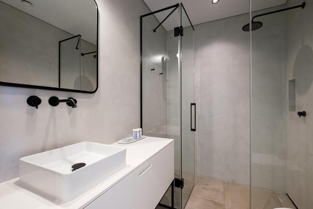 Nomad's 2Bed Riverside Lisbon photo