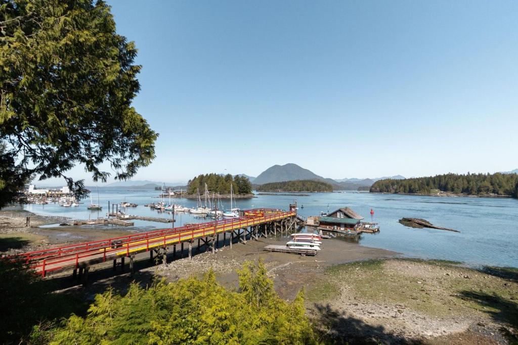 The Shoreline Tofino photo
