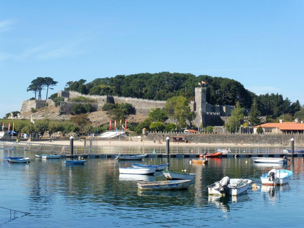 BAIONA PRIMERA LINEA PLAYA 6 HUESPED CON GARAJE, Baiona