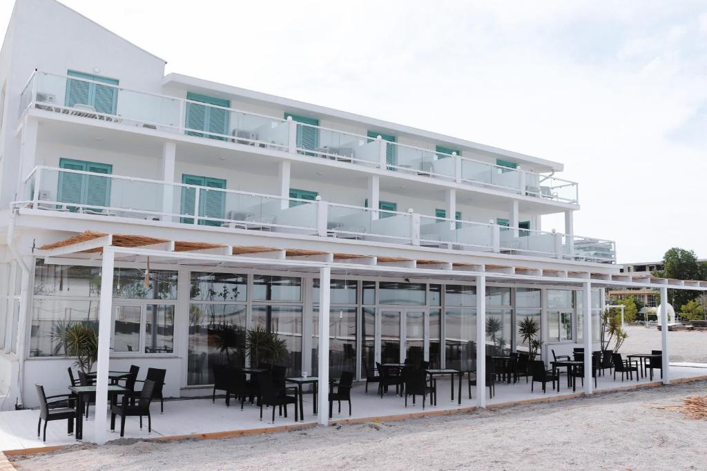 Hotel Victory — Hotel in Mamaia