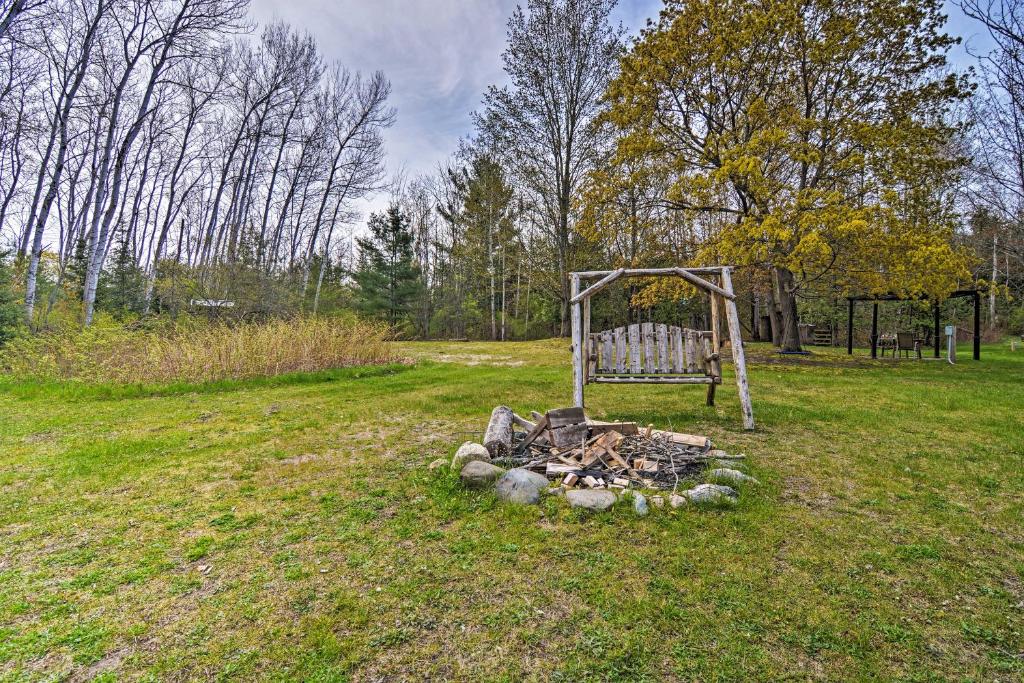 Cabin Nestled by Lake Charlevoix Pets are Welcome photo