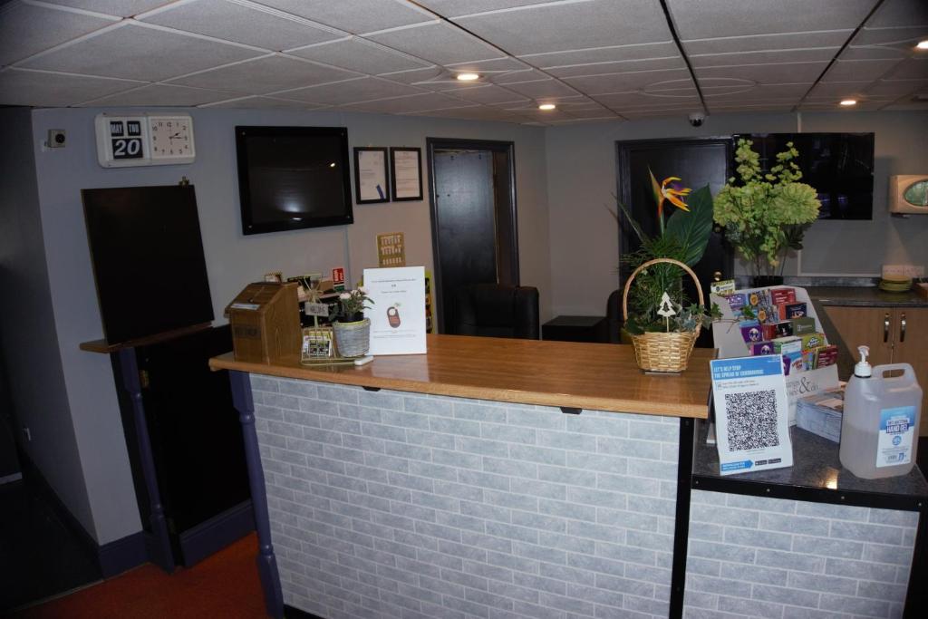 Happy Guests Lodge photo