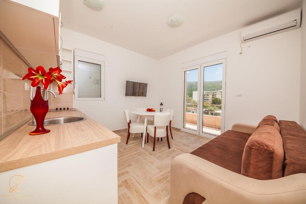 Apartments Ruzmarin - 1