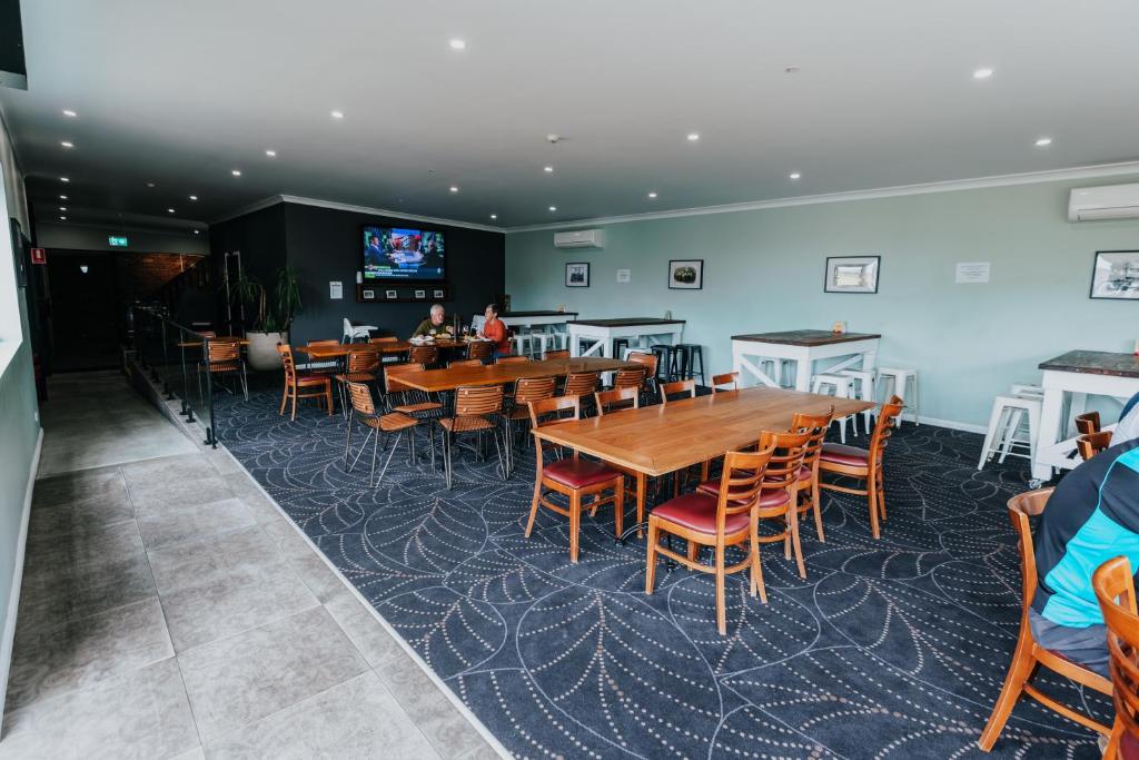 Holmesville Hotel ラウンジ
