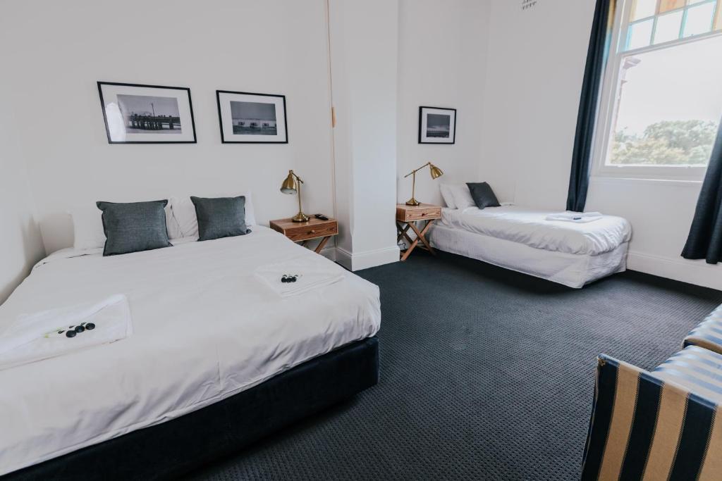 Holmesville Hotel