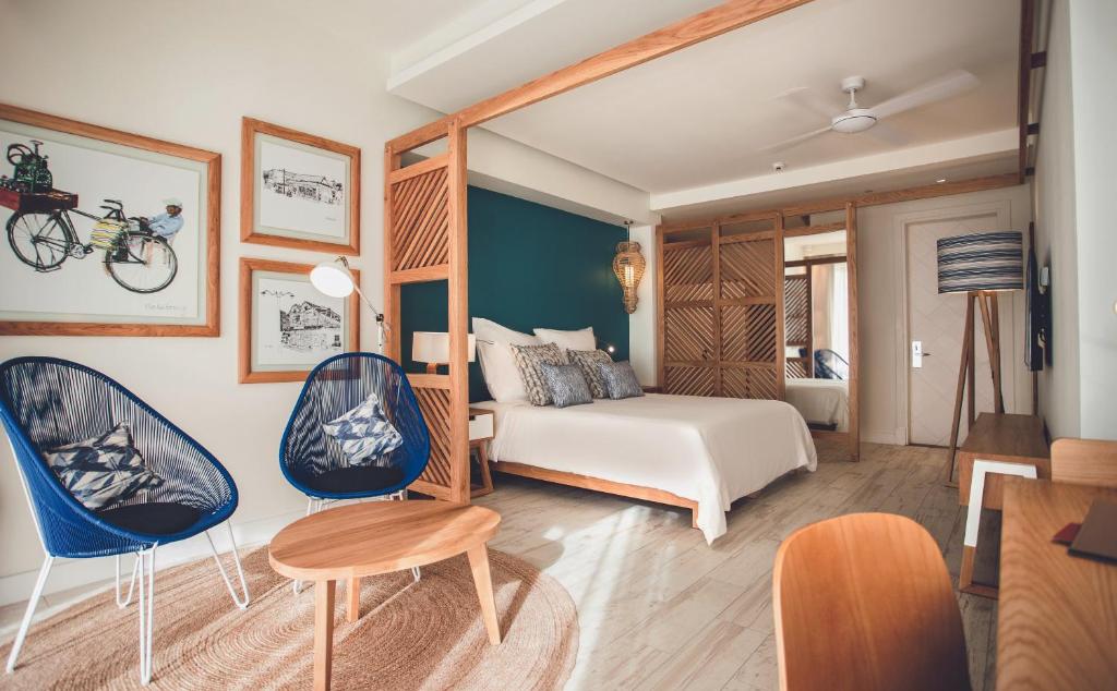 Victoria Beachcomber Resort & Spa photo