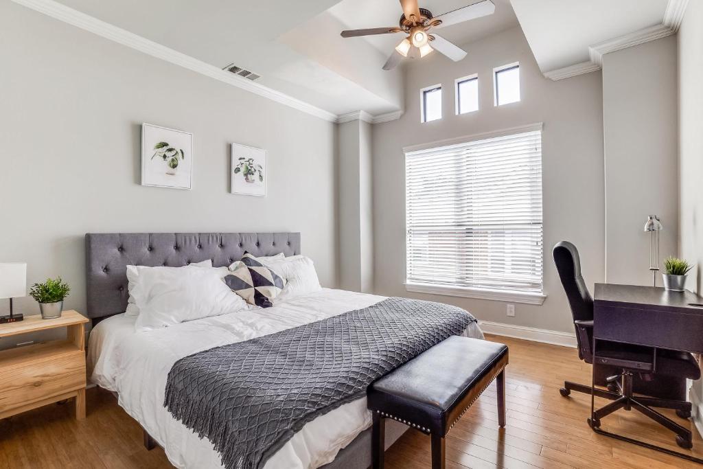 Gorgeous Oak Lawn Townhouse KING BEDS — Hotel in Dallas (TX)