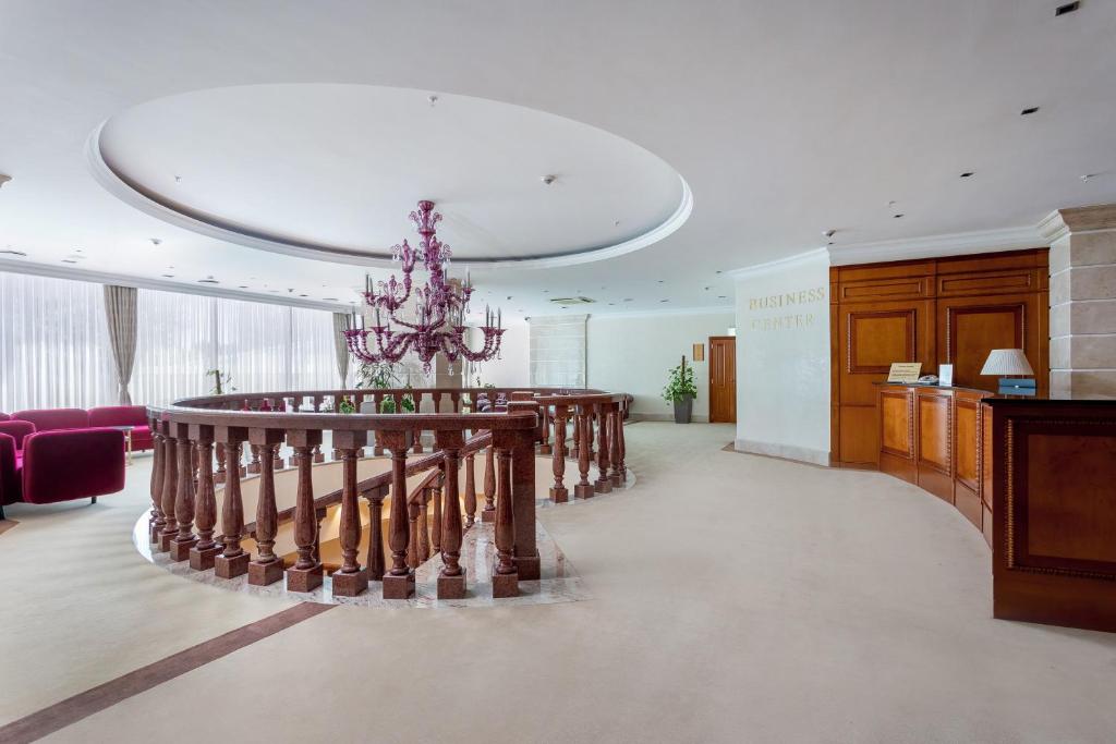 Front desk [24-hour]