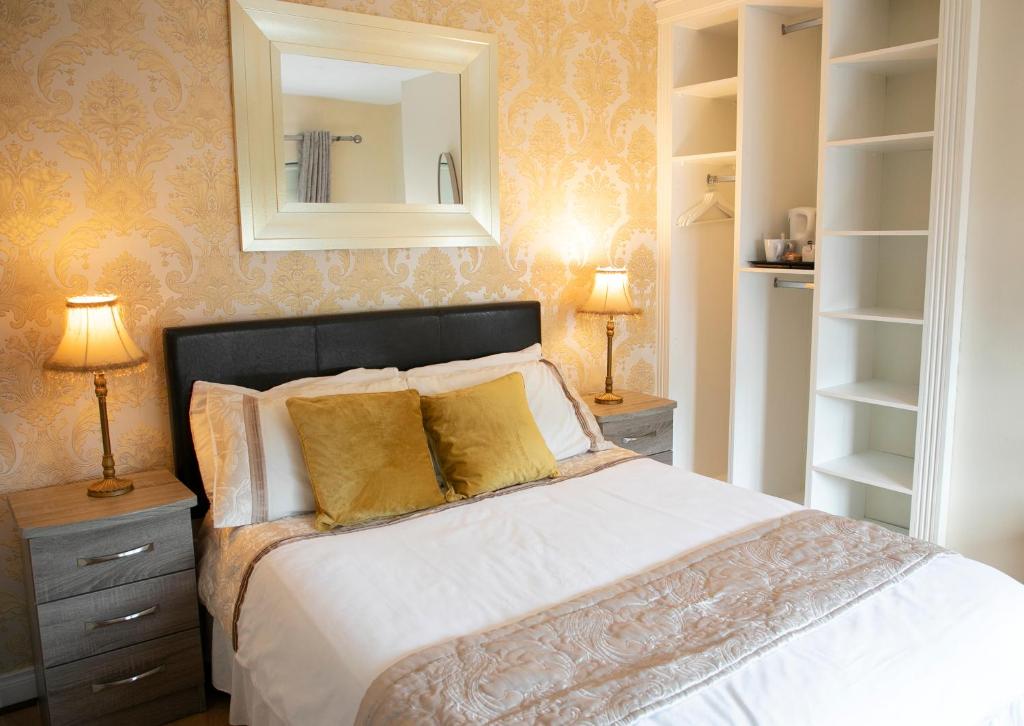 Two-Bedroom Apartment (4 Adults)