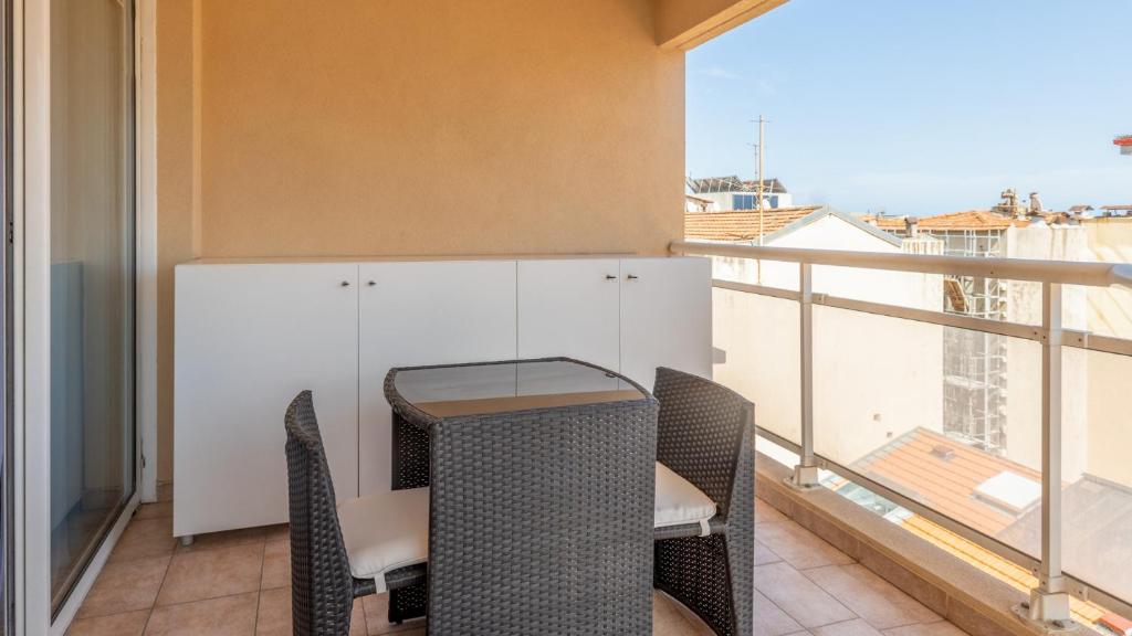Luxury studio renovated 2024 with free parking - 4