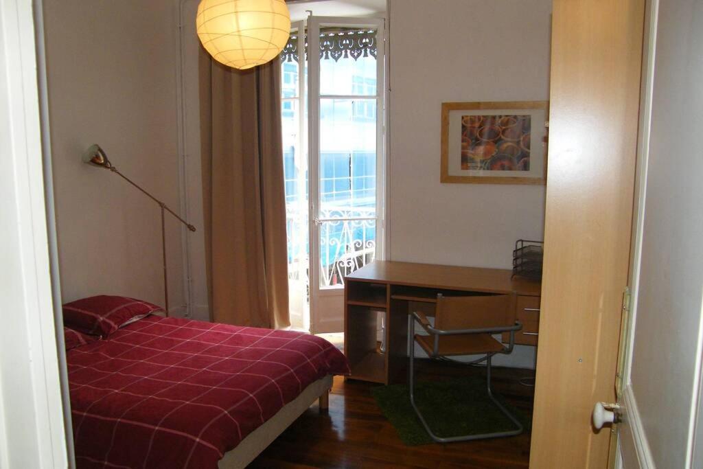 Bel appartement charme ancien dans quartier anime photo