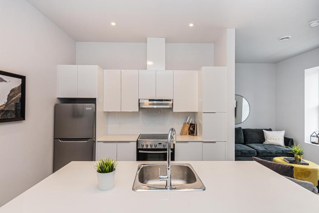 Stylish & Fun 1 Bedroom Apartment in Le Plateau by Den Stays 전경