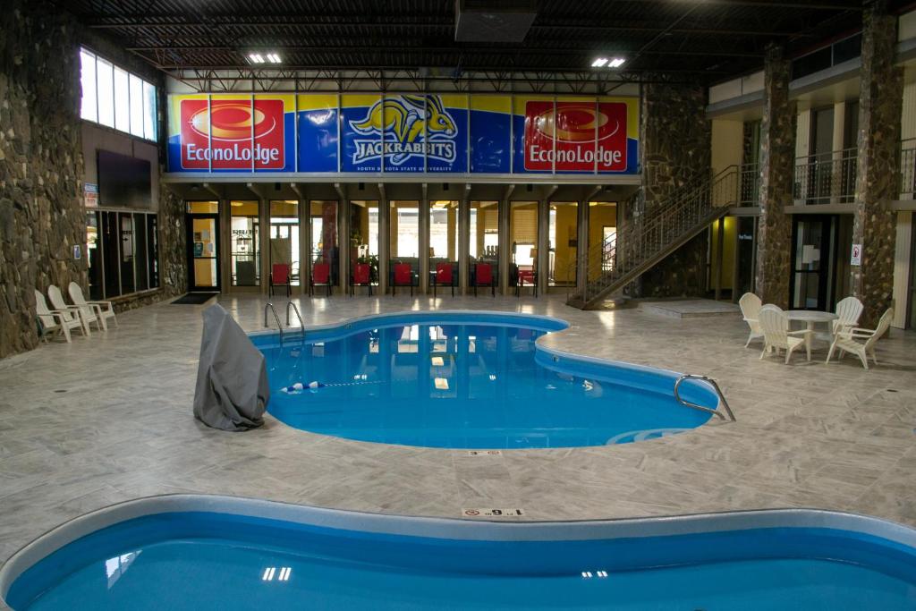 Econo Lodge Inn and Suites Brookings photo