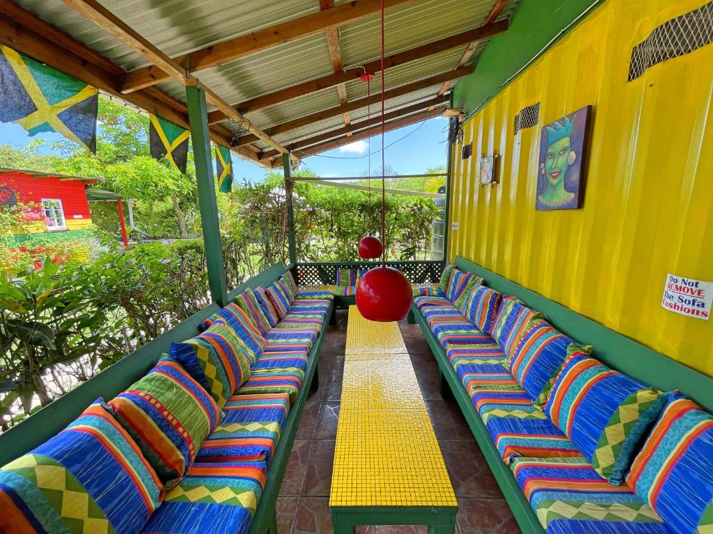 Judy House Backpacker Hostel — Hotel in Little Bay