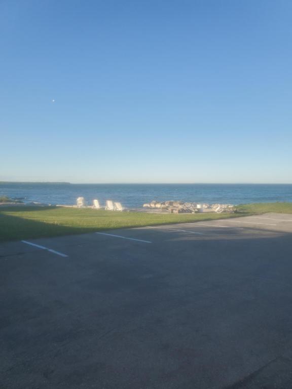 Bayview Lakefront Inn photo