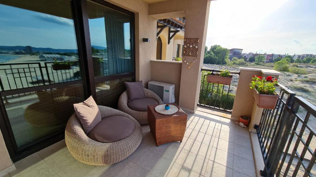 Oasis Beach Studios photo
