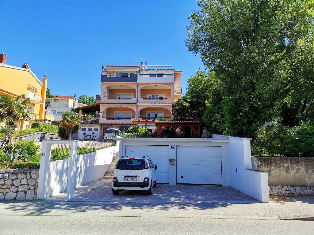 BRUNO Apartment with 4 bedrooms near beach, Crikvenica
