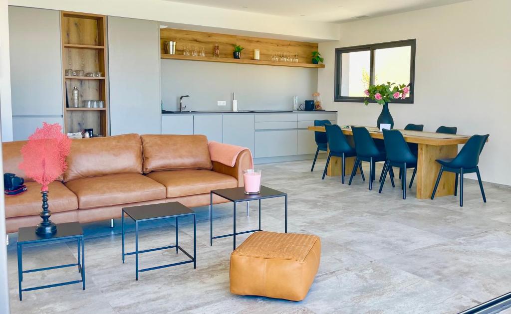 From €59pp - LES VILLAS DU DOMAINE NAPOLEON CORSICA vue mer et piscine ...