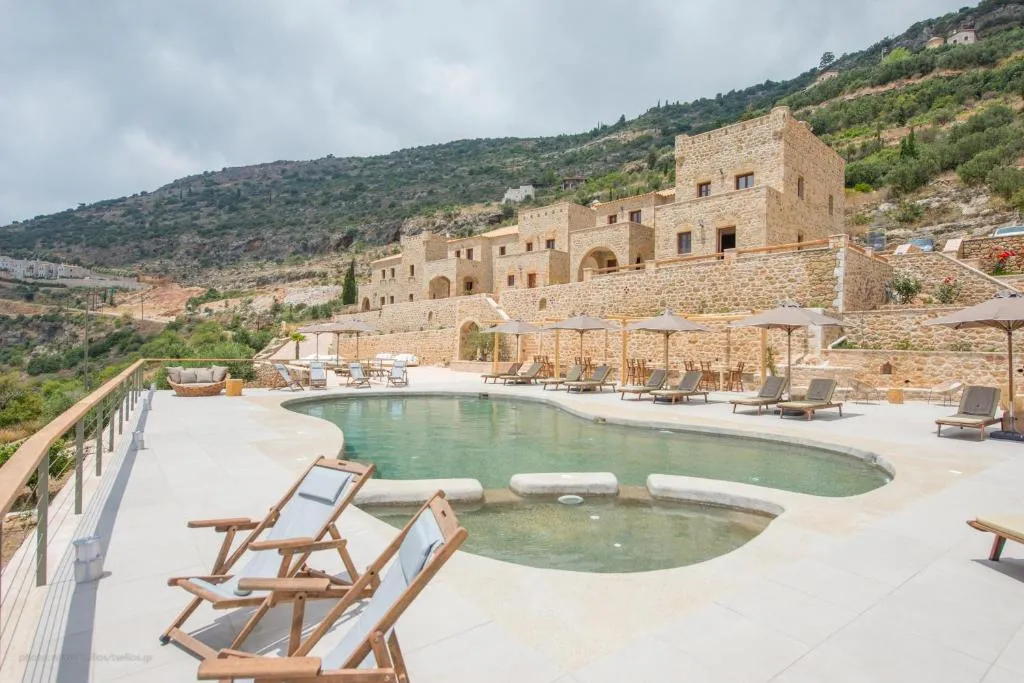 Brazzo di Maina, hotel in Oítilon