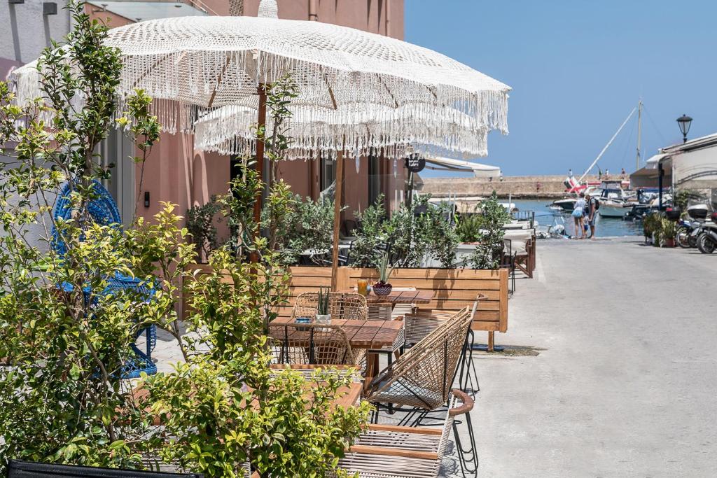 Aisha Petite Suites — Hotel in Crete Island