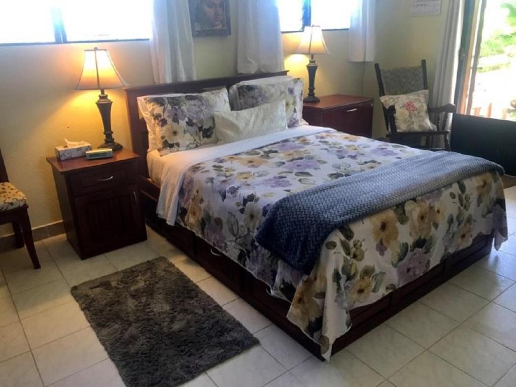 Royale Manor photo