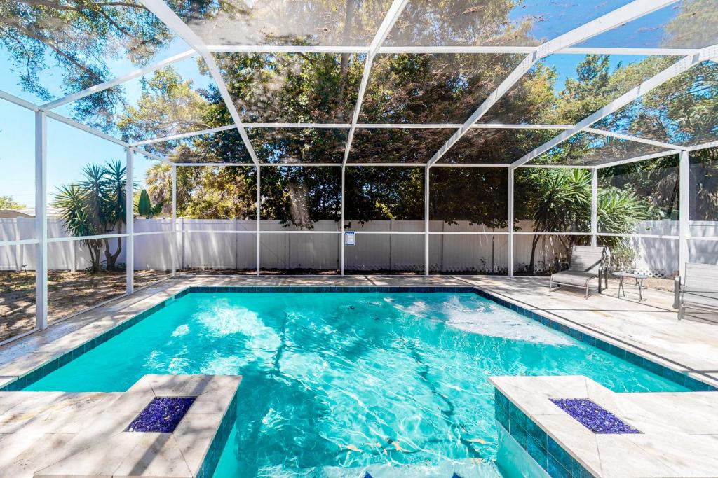 Coastal Oasis, Largo