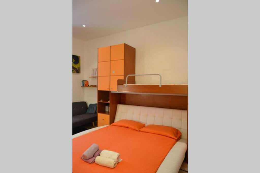 Letto ad acqua H2OME — Hotel in Bari