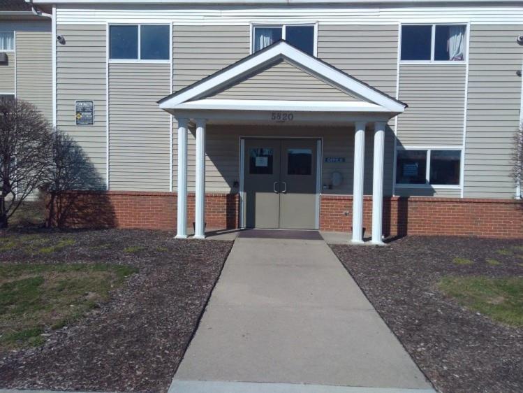 InTown Suites Extended Stay Indianapolis IN - Traders Point photo