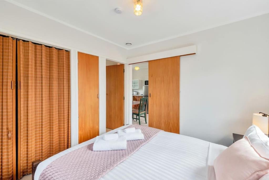 Little Self-Contained 1BR w Netflix - Parking photo